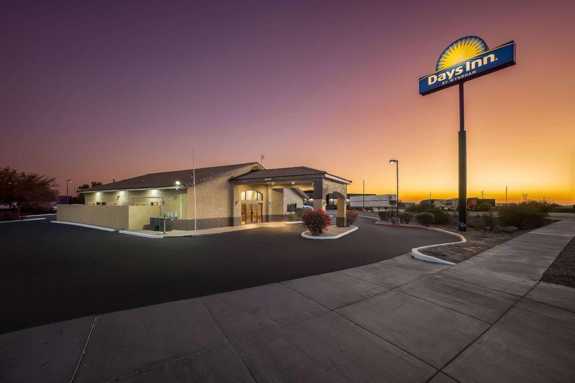 Days Inn By Wyndham Buckeye Eksteriør billede