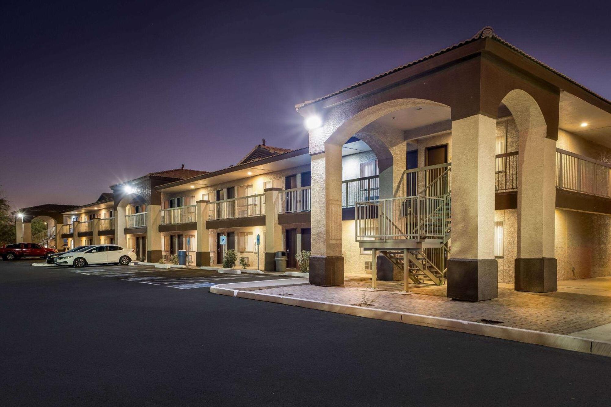Days Inn By Wyndham Buckeye Eksteriør billede