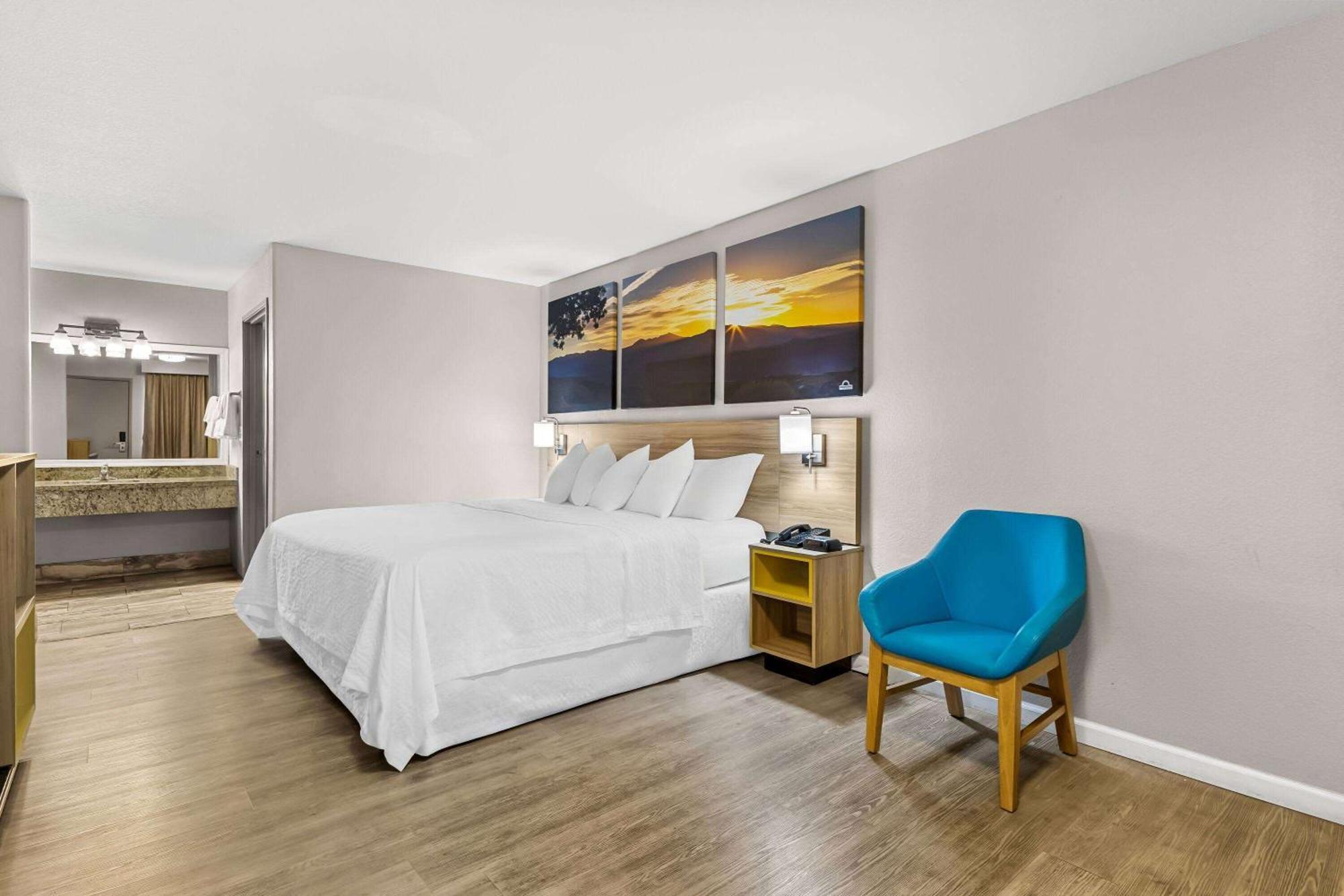 Days Inn By Wyndham Buckeye Eksteriør billede
