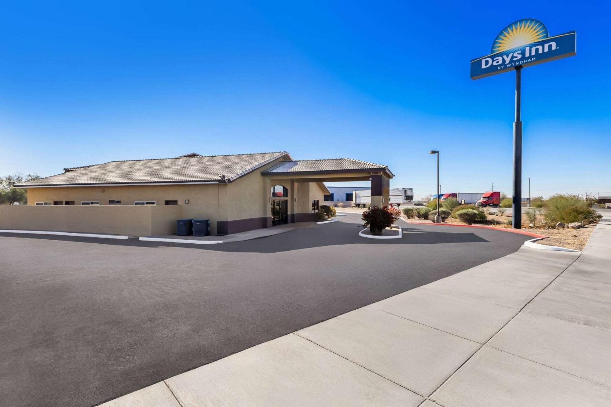 Days Inn By Wyndham Buckeye Eksteriør billede